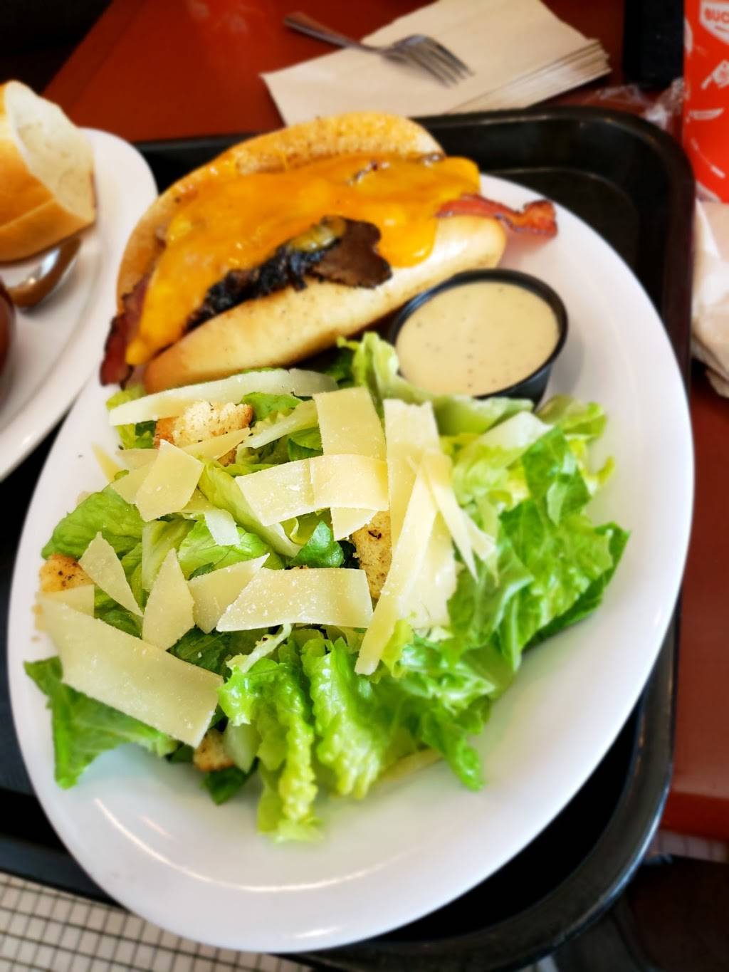 Buckhorn Grill | restaurant | 5614 Bay St #238, Emeryville, CA 94608, USA | 5106542996 OR +1 510-654-2996