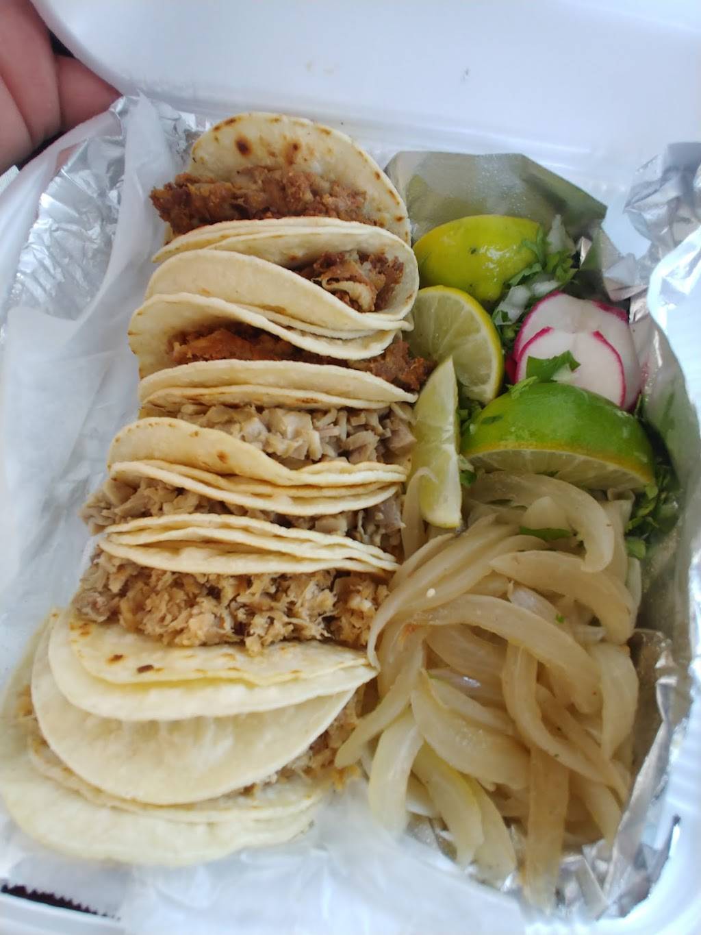 Fitos Tacos De Cabeza | restaurant | 2950 W Davis St, Dallas, TX 75211, USA | 9726856780 OR +1 972-685-6780