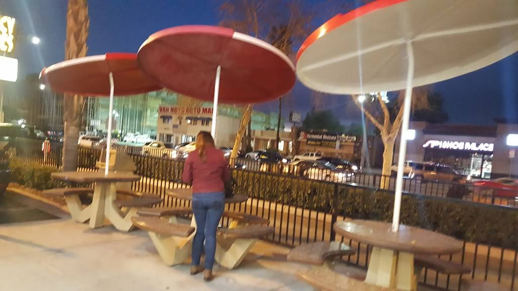 In-N-Out Burger | restaurant | 7930 Van Nuys Blvd, Van Nuys, CA 91402, USA | 8007861000 OR +1 800-786-1000