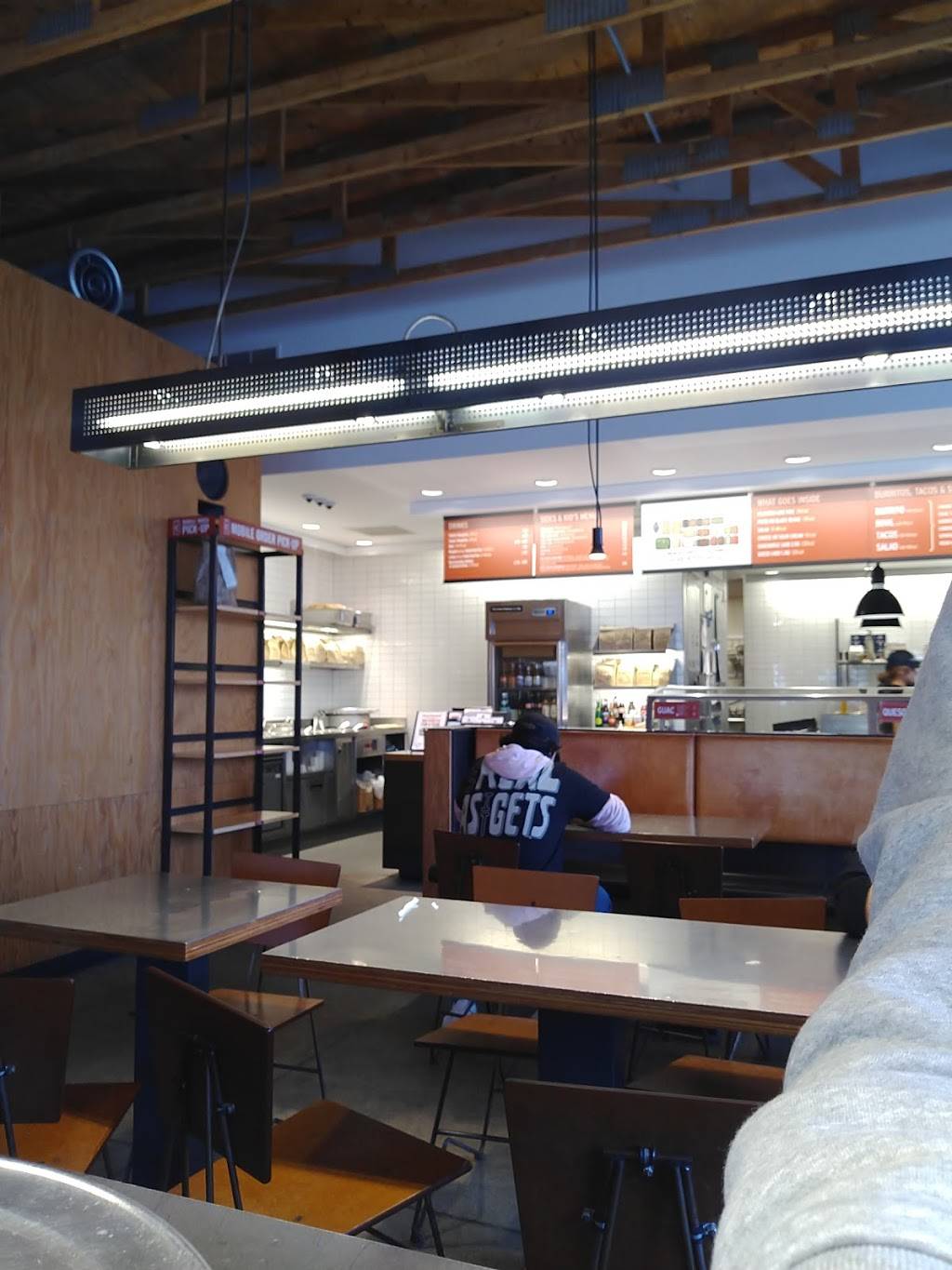 Chipotle Mexican Grill | restaurant | 3575 Berlin Turnpike Unit B, Newington, CT 06111, USA | 8606677094 OR +1 860-667-7094