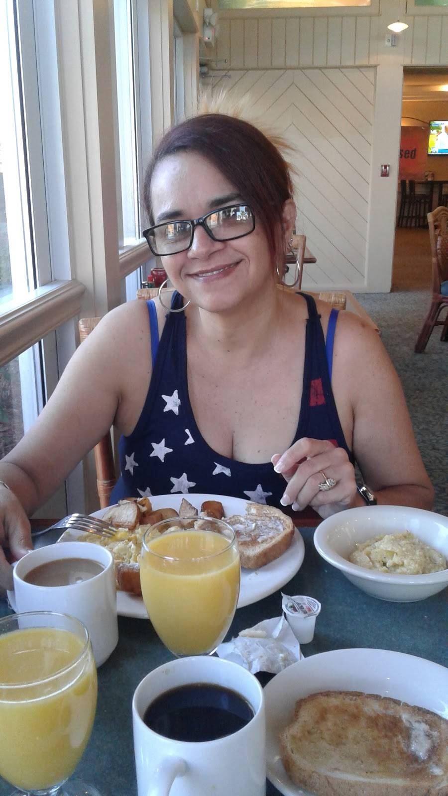 Flamingos Restaurant | restaurant | 8701 Astronaut Blvd, Cape Canaveral, FL 32920, USA | 3218686571 OR +1 321-868-6571