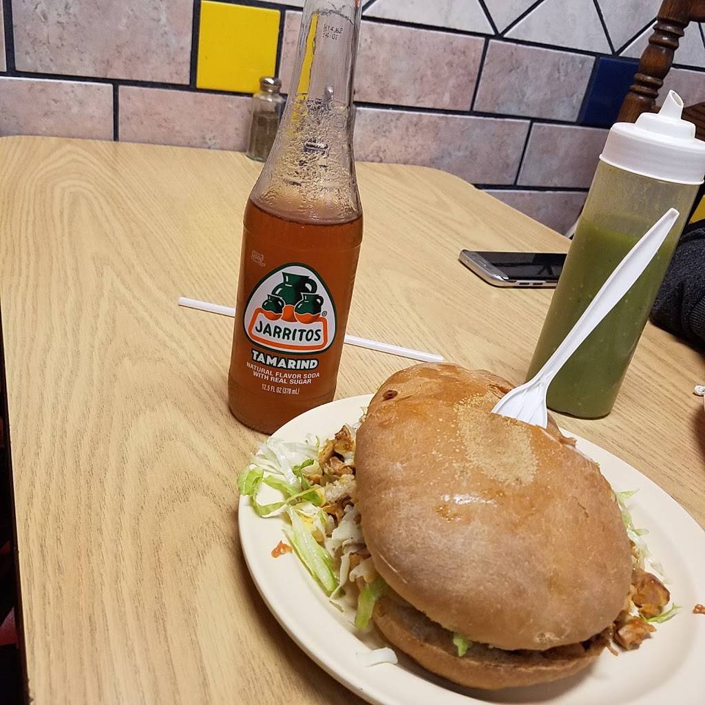 Angelas Burrito Style | restaurant | 2556 N Clark St, Chicago, IL 60614, USA | 7732483901 OR +1 773-248-3901