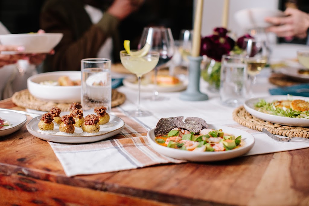 Entrée | restaurant | 1639 S Wabash Ave, Chicago, IL 60616, USA | 3125845998 OR +1 312-584-5998