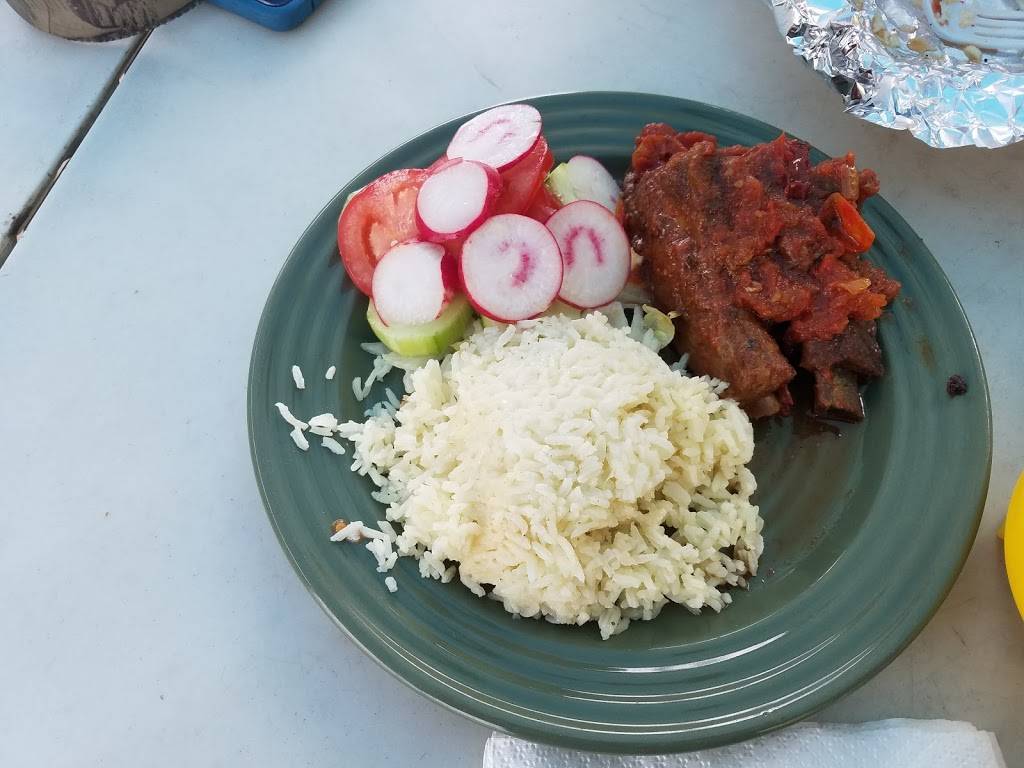 Veronicas Pupusas y Tacos | restaurant | 4276-4298 Lockhart Hwy, Austin, TX 78744, USA | 5125074363 OR +1 512-507-4363