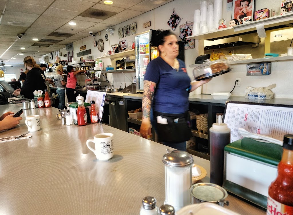 Stellas Diner | restaurant | 110 Wolf St, Syracuse, NY 13208, USA | 3154250353 OR +1 315-425-0353