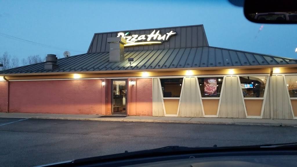 Pizza Hut | meal takeaway | 1125 N Pontiac Trail, Walled Lake, MI 48390, USA | 2486699383 OR +1 248-669-9383