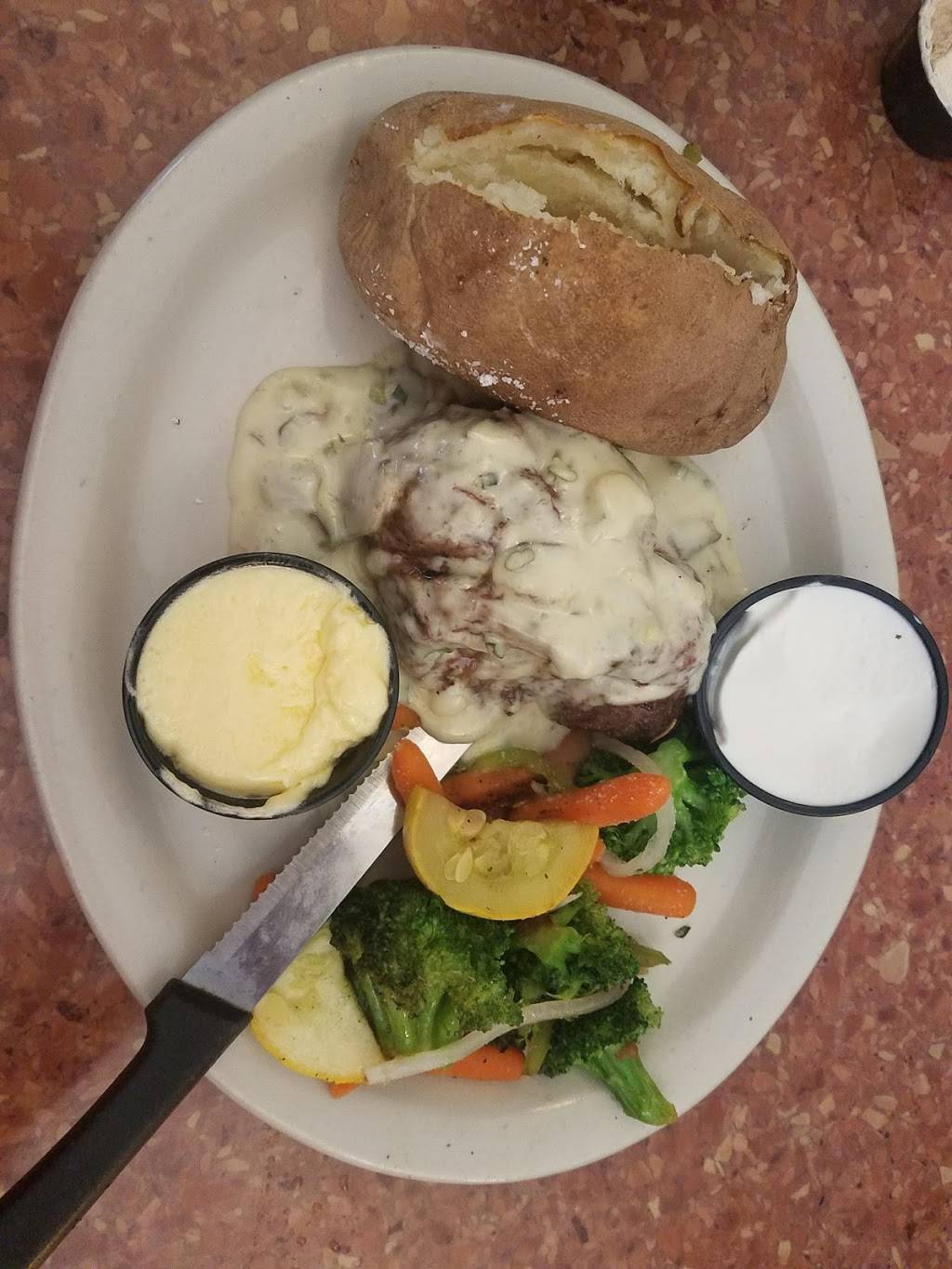 Trenton House | restaurant | 2 E Broadway, Trenton, IL 62293, USA | 6182242400 OR +1 618-224-2400