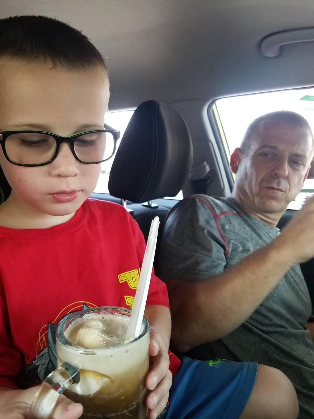 Dog n Suds | restaurant | 2050 N Ridge Rd, Elyria, OH 44035, USA | 4403243636 OR +1 440-324-3636