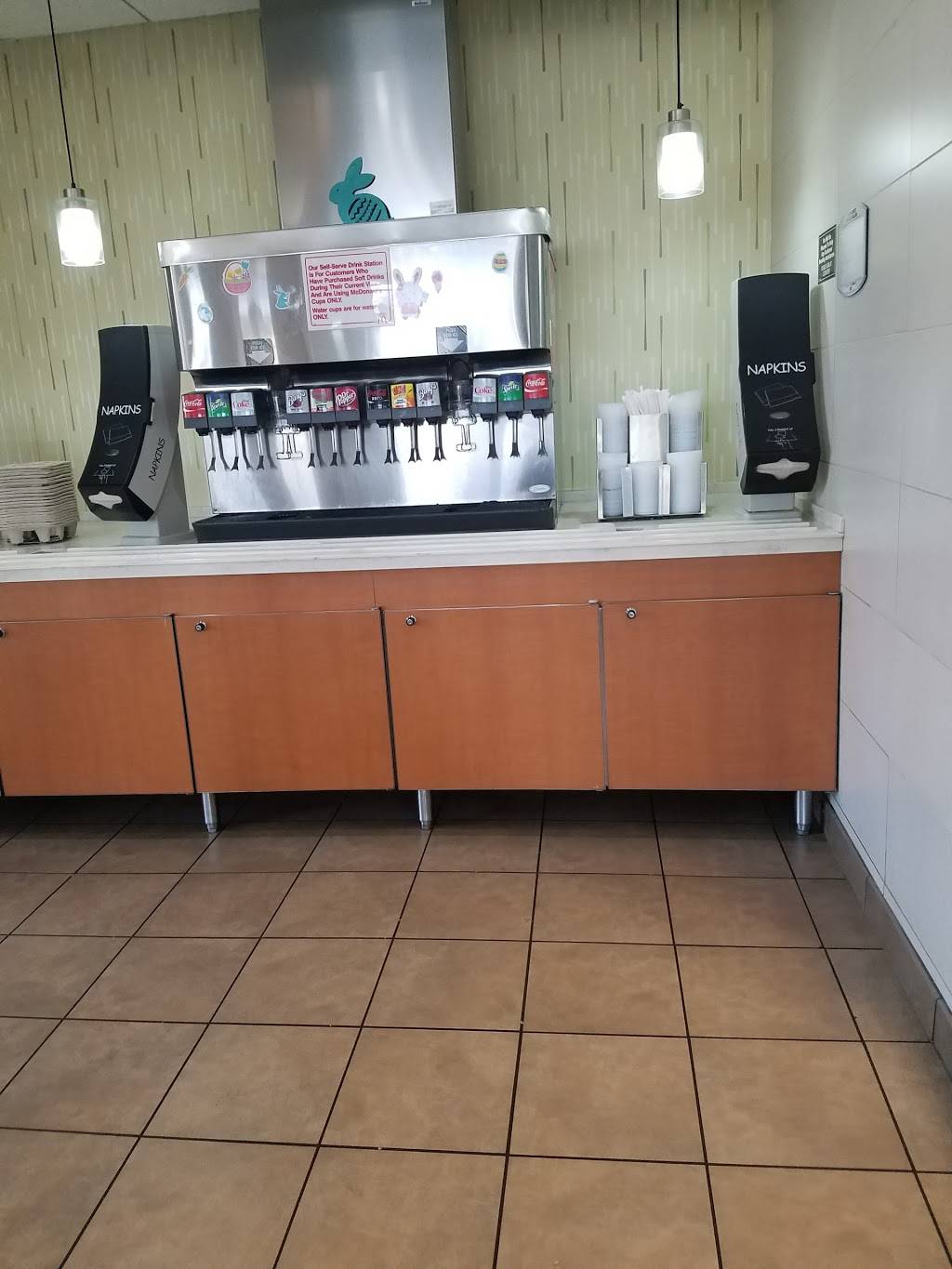 McDonalds | cafe | 7620 W 95th St, Hickory Hills, IL 60457, USA | 7082374650 OR +1 708-237-4650