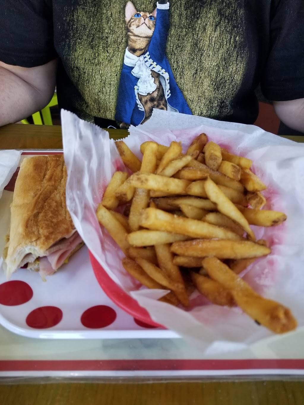 Habana Café | restaurant | 5402 Gulfport Blvd S, Gulfport, FL 33707, USA | 7273218855 OR +1 727-321-8855