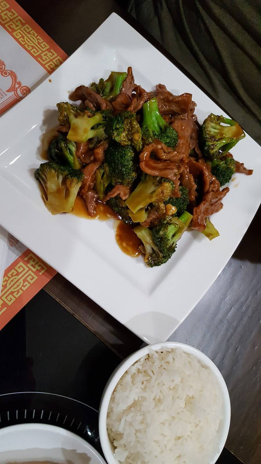 New Hong Kong Chinese Restaurant | restaurant | 4120 University Ave, Des Moines, IA 50311, USA | 5152794711 OR +1 515-279-4711