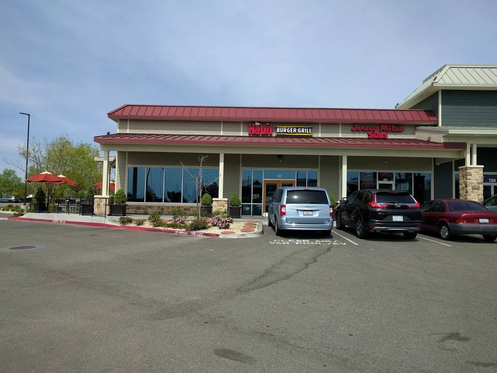 The Habit Burger Grill | restaurant | 8480 N Friant Rd #101, Fresno, CA 93720, USA | 5594338815 OR +1 559-433-8815
