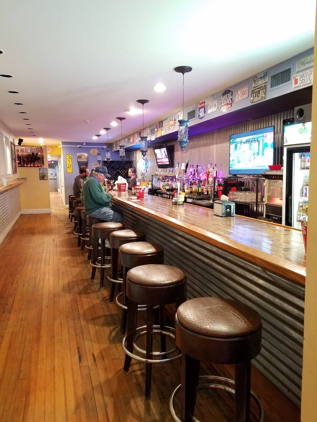 Grub Brothers Eatery & Little Brown Jug | restaurant | 156 W Main St, Washington, NC 27889, USA | 2529404782 OR +1 252-940-4782