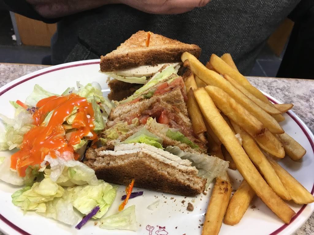 Queens Café Restaurant | restaurant | 149 Broadway, Tillsonburg, ON N4G 3P7, Canada | 5196880191 OR +1 519-688-0191