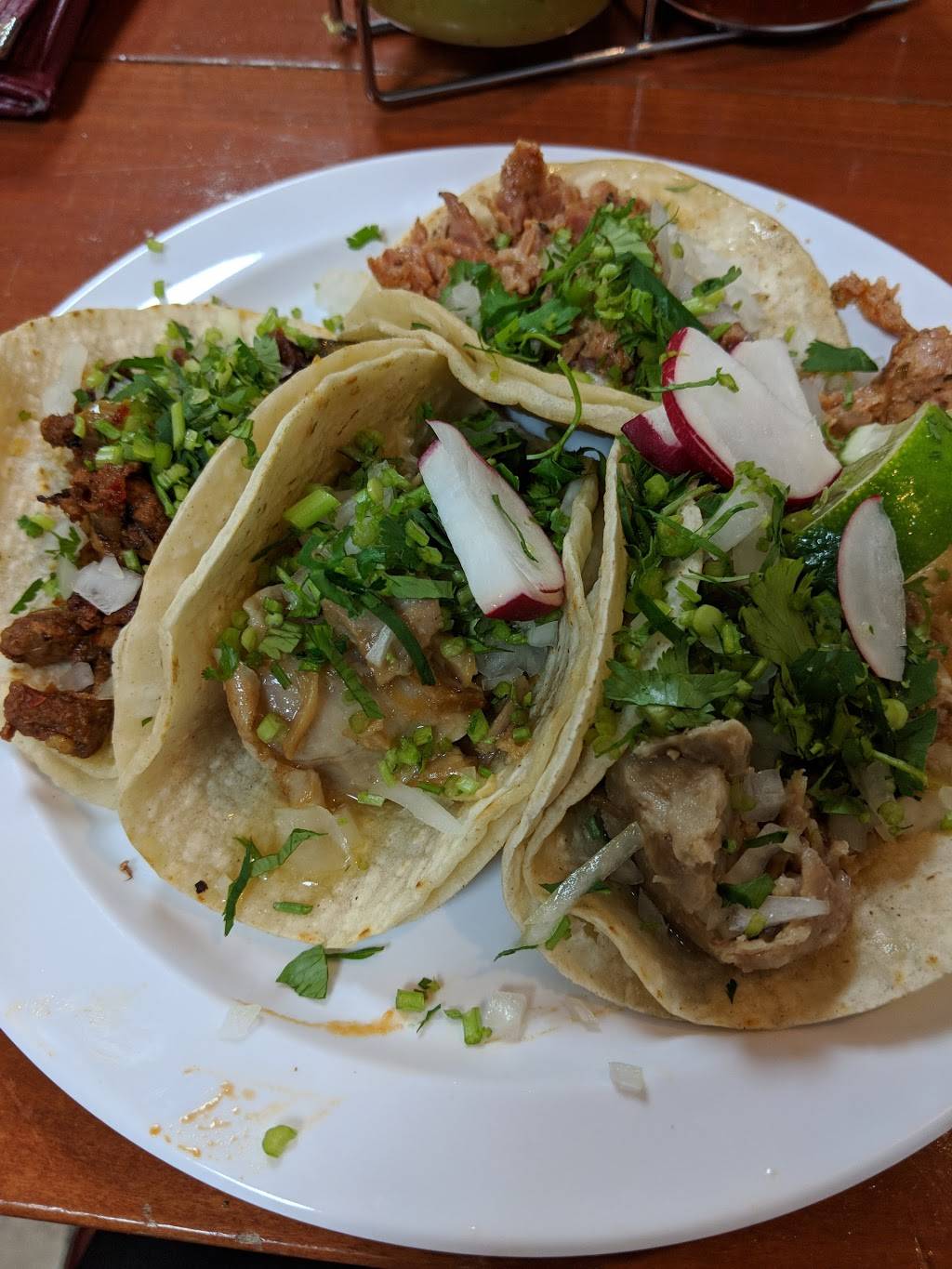 Los Portales | restaurant | 25-08 Broadway, Astoria, NY 11105, USA | 7182046736 OR +1 718-204-6736