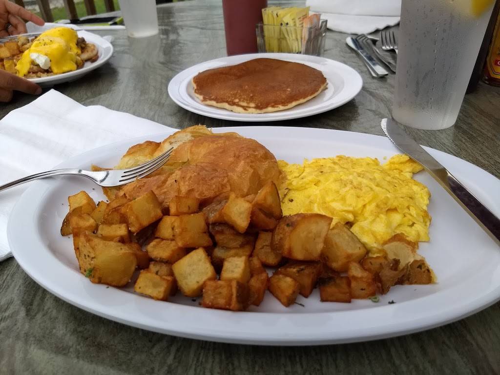 The Airport Cafe | restaurant | 7940 Airpark Rd, Gaithersburg, MD 20879, USA | 3013302222 OR +1 301-330-2222