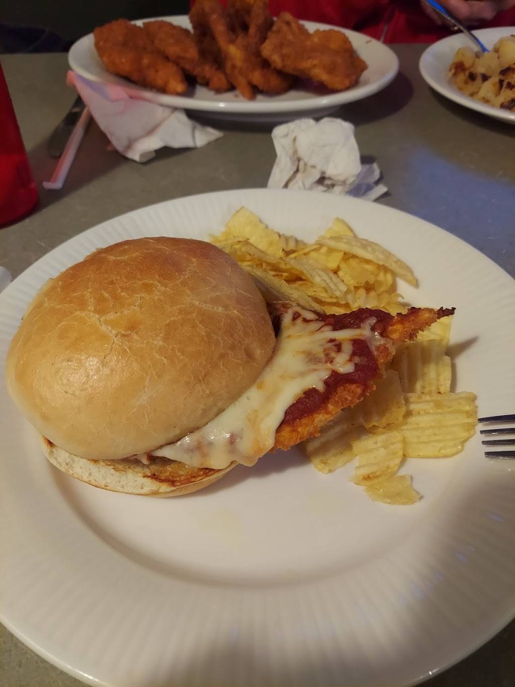 Hilltop restaurant | restaurant | 4025 NY-5 & US-20, Canandaigua, NY 14424, USA | 5859050068 OR +1 585-905-0068