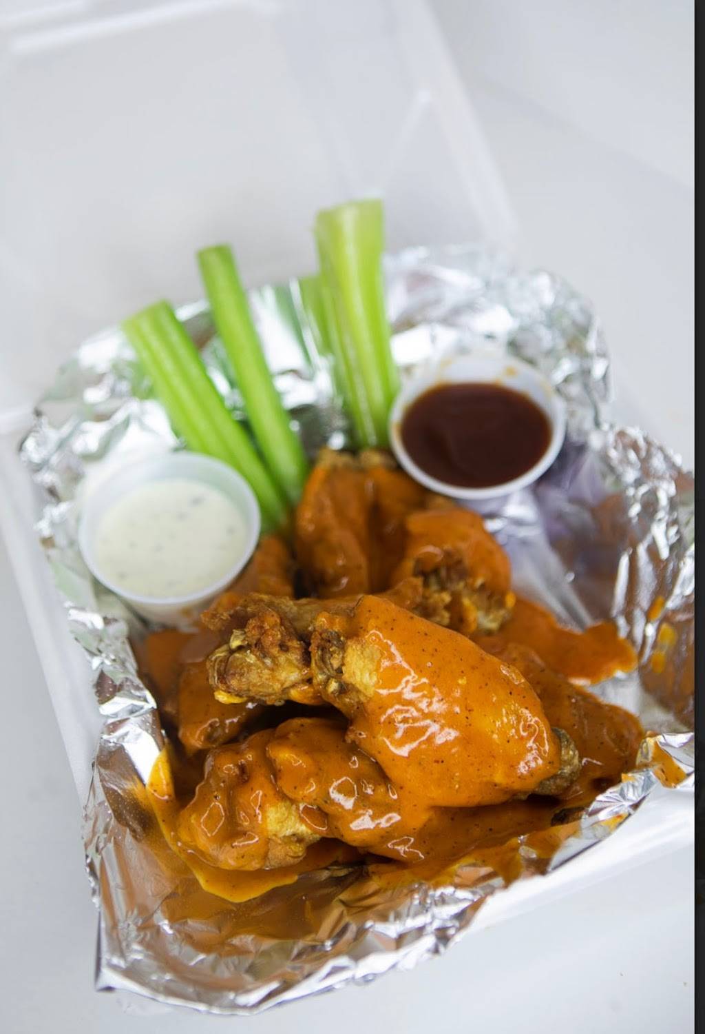 Mama Lillys | restaurant | 5512 Leavenworth Rd, Kansas City, KS 66104, USA | 9132585469 OR +1 913-258-5469