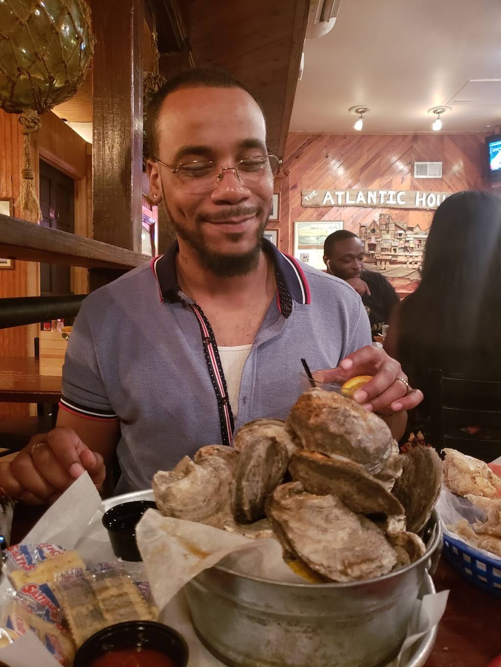 Charleston Crab Shacks | restaurant | 26 Center St, Folly Beach, SC 29439, USA | 8435883080 OR +1 843-588-3080