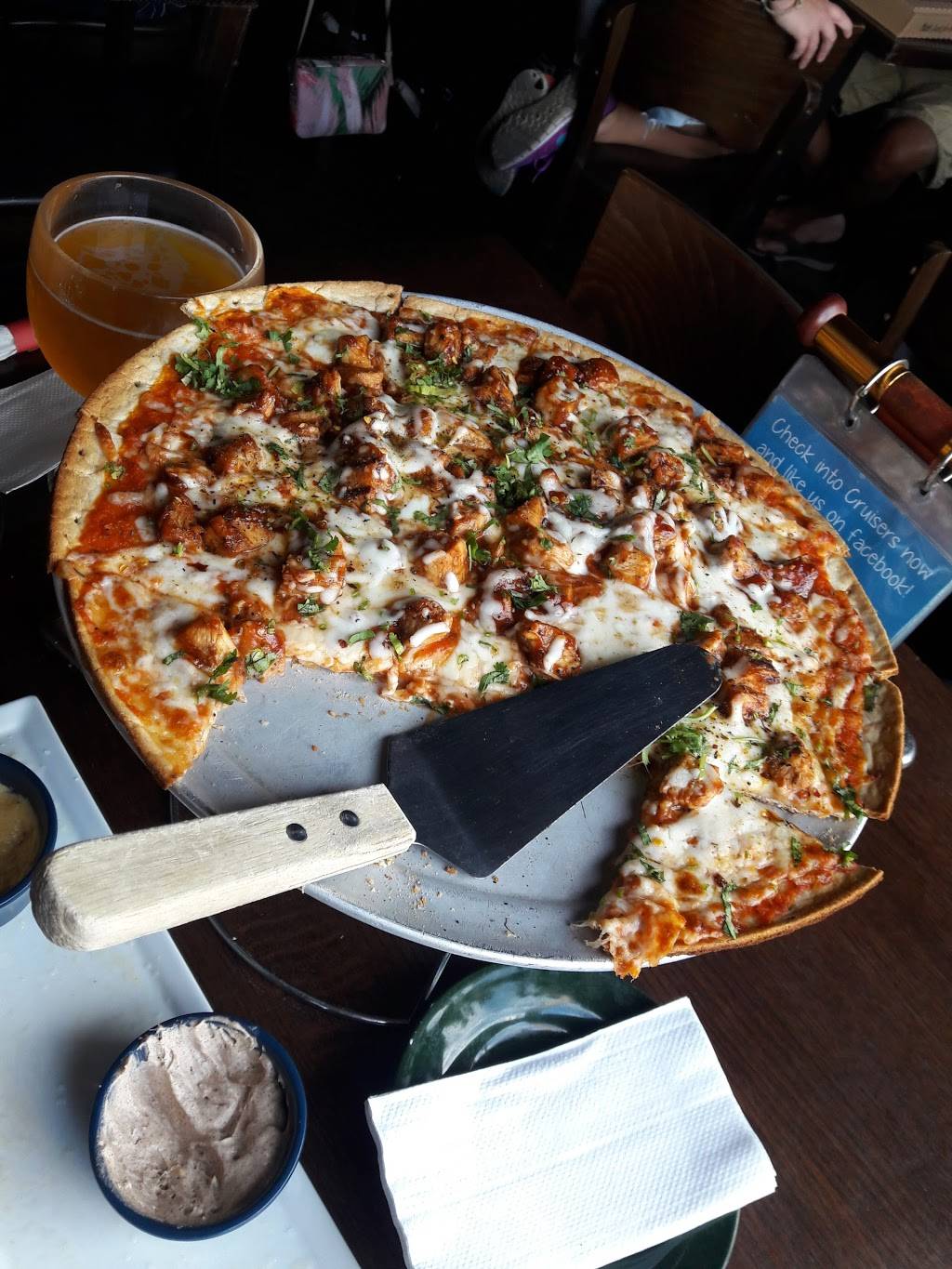 Cruisers Pizza Bar Grill | restaurant | 801 E Balboa Blvd, Newport Beach, CA 92661, USA | 9492209414 OR +1 949-220-9414