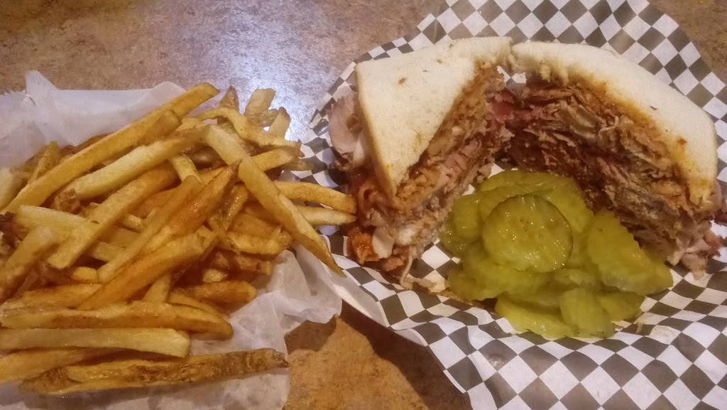 Big Ts Bar Bq | restaurant | 6201 Blue Pkwy, Kansas City, MO 64129, USA | 8169232278 OR +1 816-923-2278