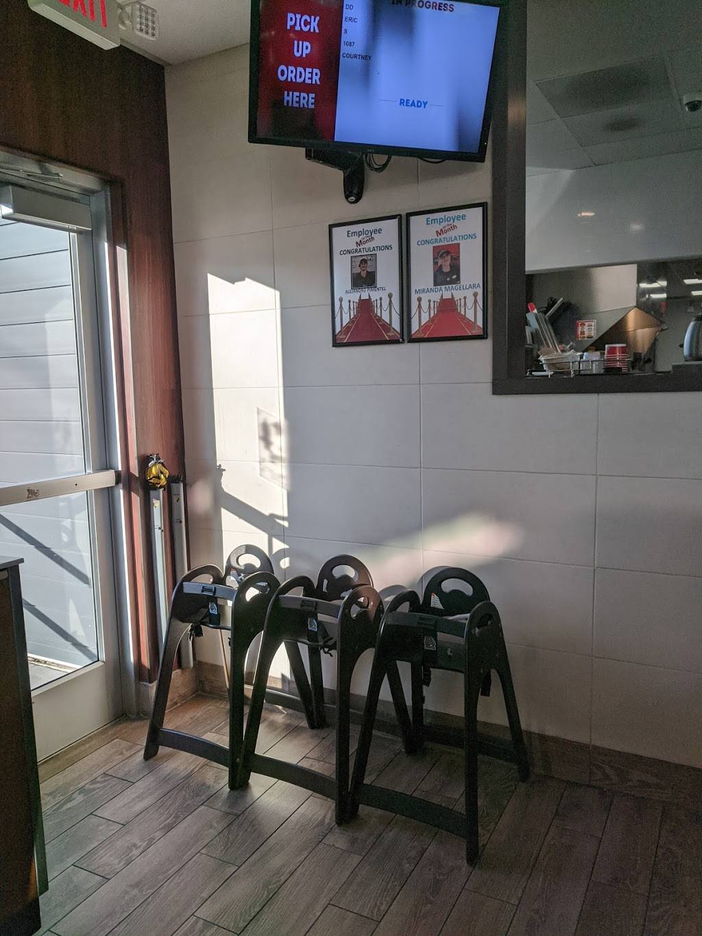 Wendys | restaurant | 330 Bay St, Staten Island, NY 10301, USA | 3479343648 OR +1 347-934-3648