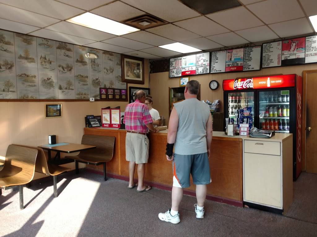 Palermos Pizzeria | restaurant | 546 Center St, Ludlow, MA 01056, USA | 4135891416 OR +1 413-589-1416