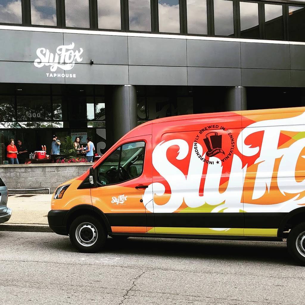 Sly Fox Taphouse at the Point | restaurant | 300 Liberty Ave Suite 100, Pittsburgh, PA 15222, USA | 4125867474 OR +1 412-586-7474