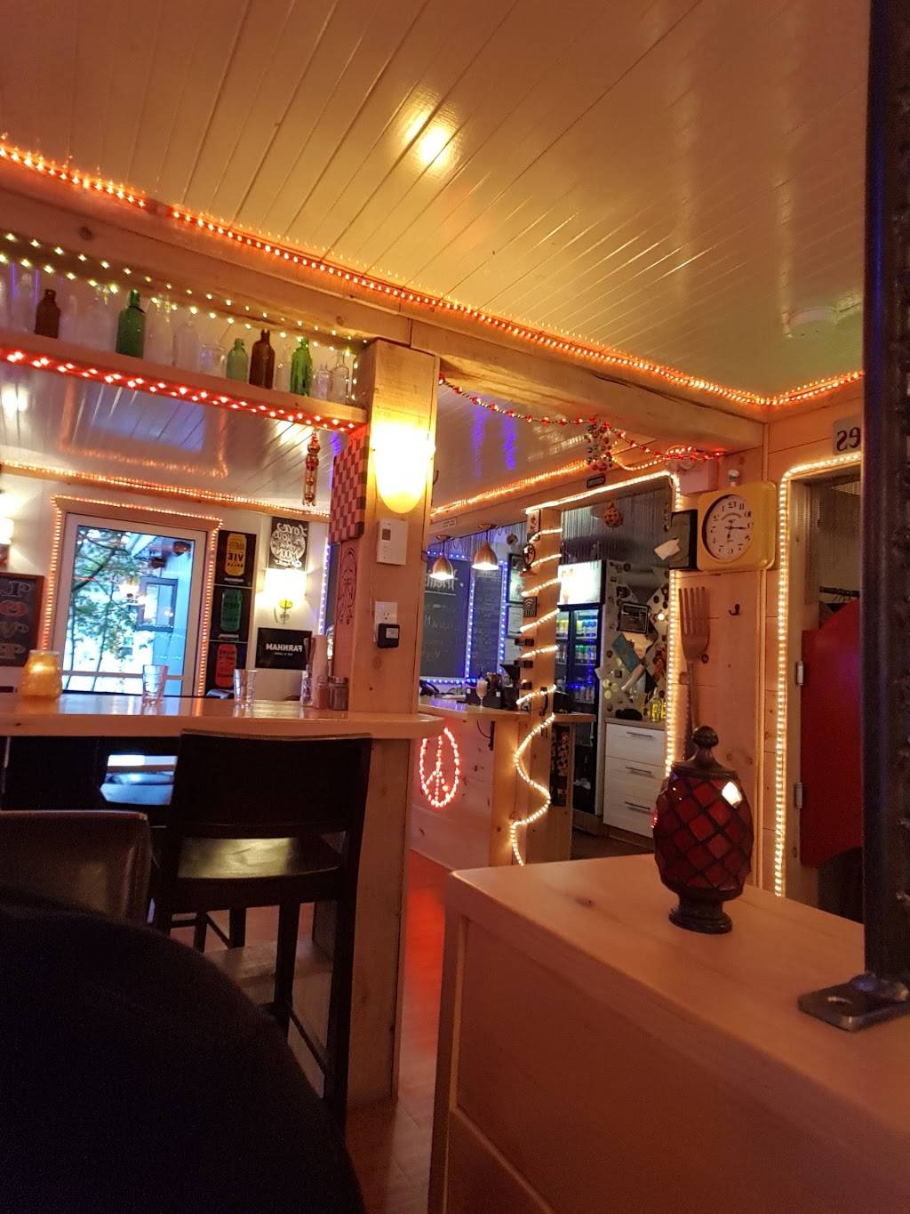 Chez Moi Chez Toi | restaurant | 475 Rue de Bondville, Knowlton, QC J0E 1V0, Canada | 4502435546 OR +1 450-243-5546