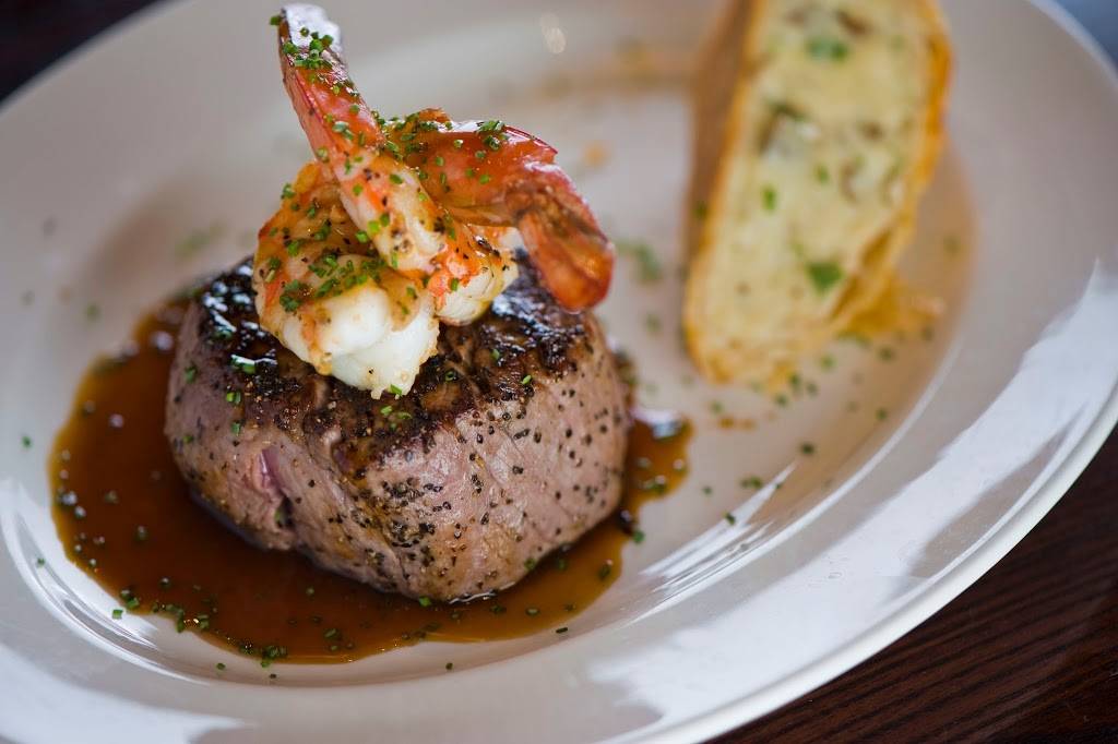 Del Friscos Double Eagle Steakhouse | restaurant | 58 East W Oak St, Chicago, IL 60611, USA | 3128882499 OR +1 312-888-2499