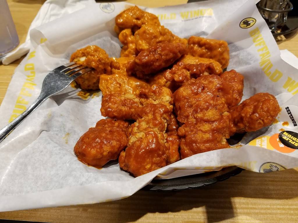 Buffalo Wild Wings | meal takeaway | 1710 N Waldron St, Hutchinson, KS 67502, USA | 6206649022 OR +1 620-664-9022
