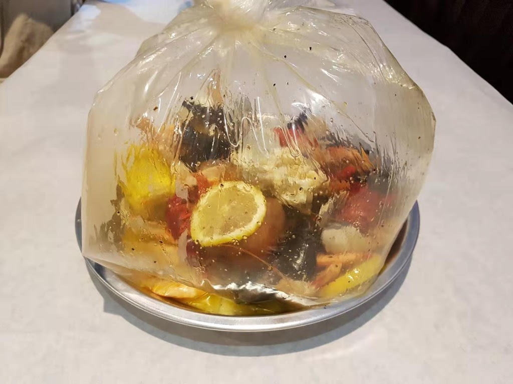 Shaking seafood | restaurant | 243 S 10th St, Philadelphia, PA 19107, USA | 2154139100 OR +1 215-413-9100