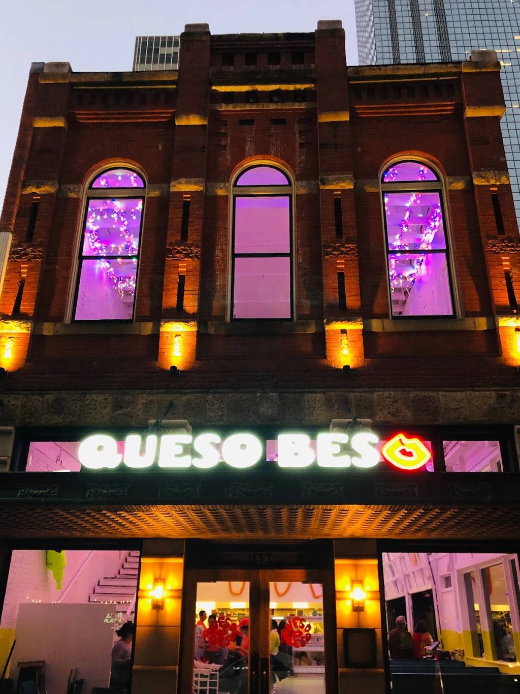 Queso Beso | restaurant | 1525 Main St, Dallas, TX 75201, USA | 2149227510 OR +1 214-922-7510