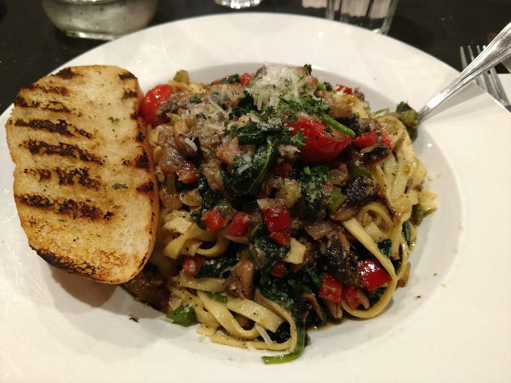 Karlines Restaurant & Bar | restaurant | 1100 Center St, Redding, CA 96001, USA | 5302447663 OR +1 530-244-7663