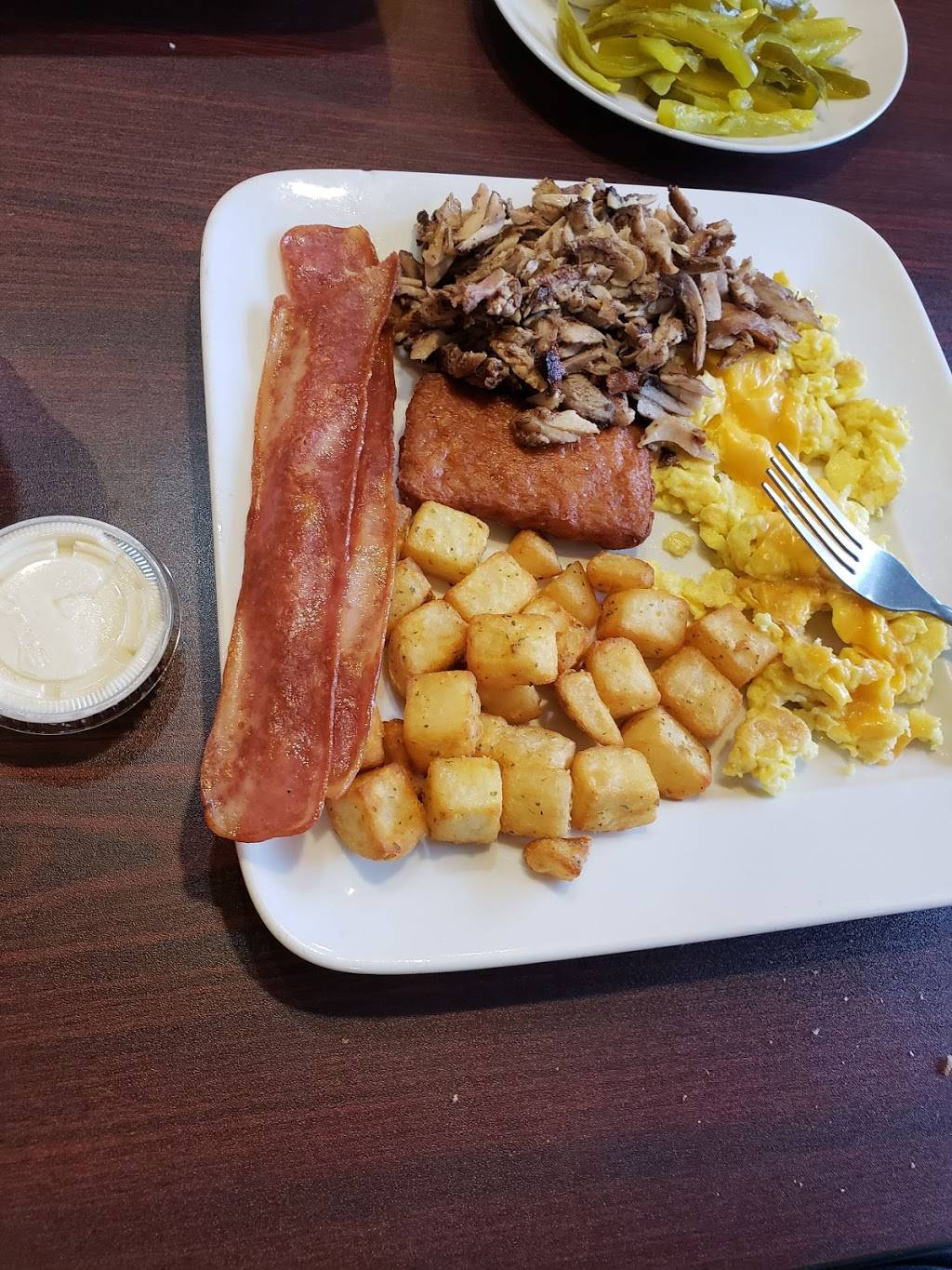 Pita & Grill Family Restaurant | restaurant | 134 Dundas St W, Mississauga, ON L5B 2N6, Canada | 9055660140 OR +1 905-566-0140