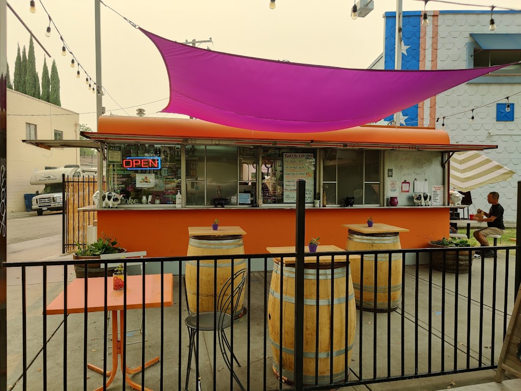 Purple Pig Eats Oak Park | restaurant | 2790 Stockton Blvd, Sacramento, CA 95817, USA | 9166786911 OR +1 916-678-6911