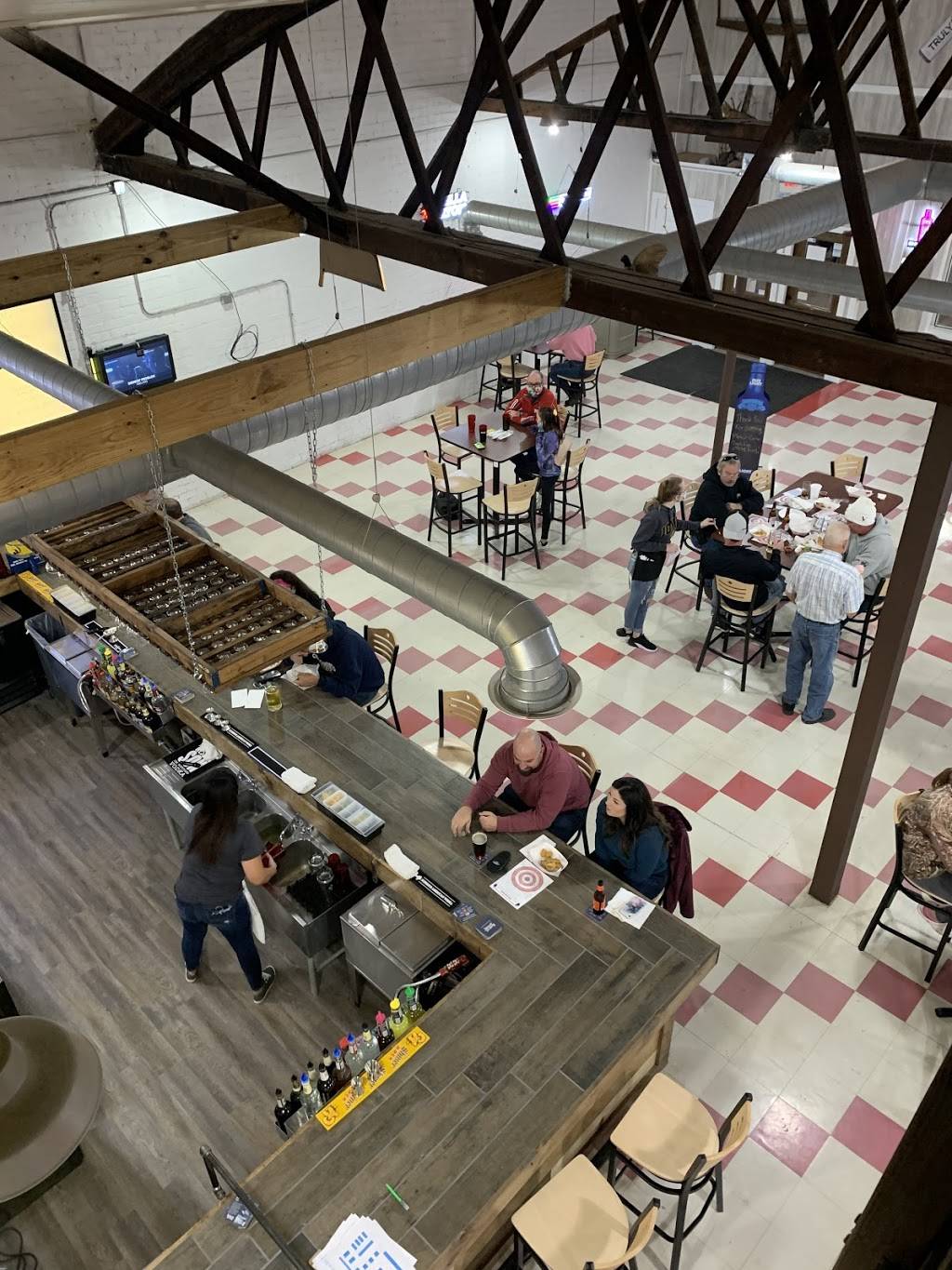 Beavers Teeth Axe Throwing, Brew & Chew | restaurant | 320 E Main St, Knoxville, IL 61448, USA | 3092894228 OR +1 309-289-4228