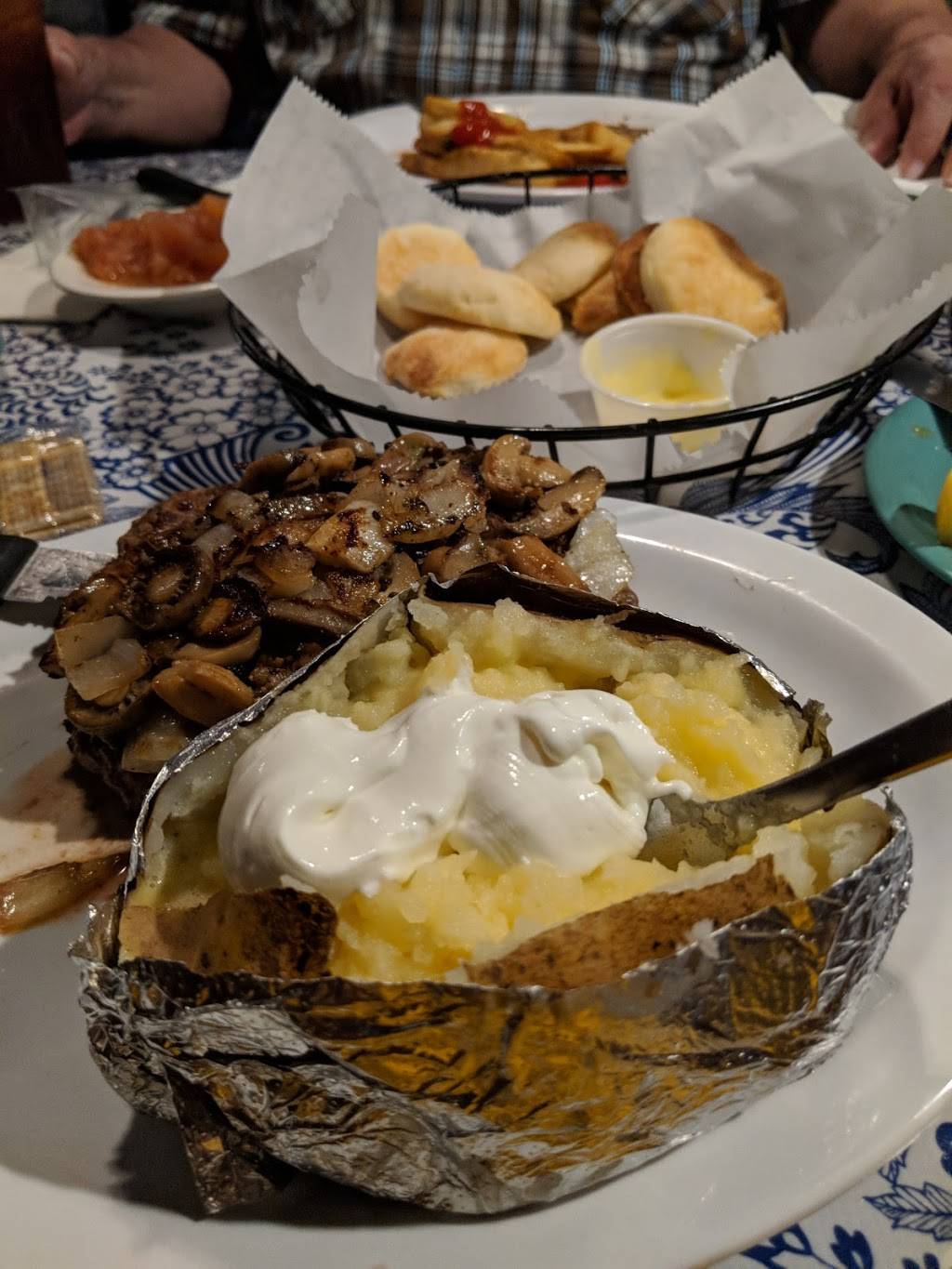 The Beacon Light Tea Room | restaurant | 6276 TN-100, Bon Aqua, TN 37025, USA | 9316703880 OR +1 931-670-3880