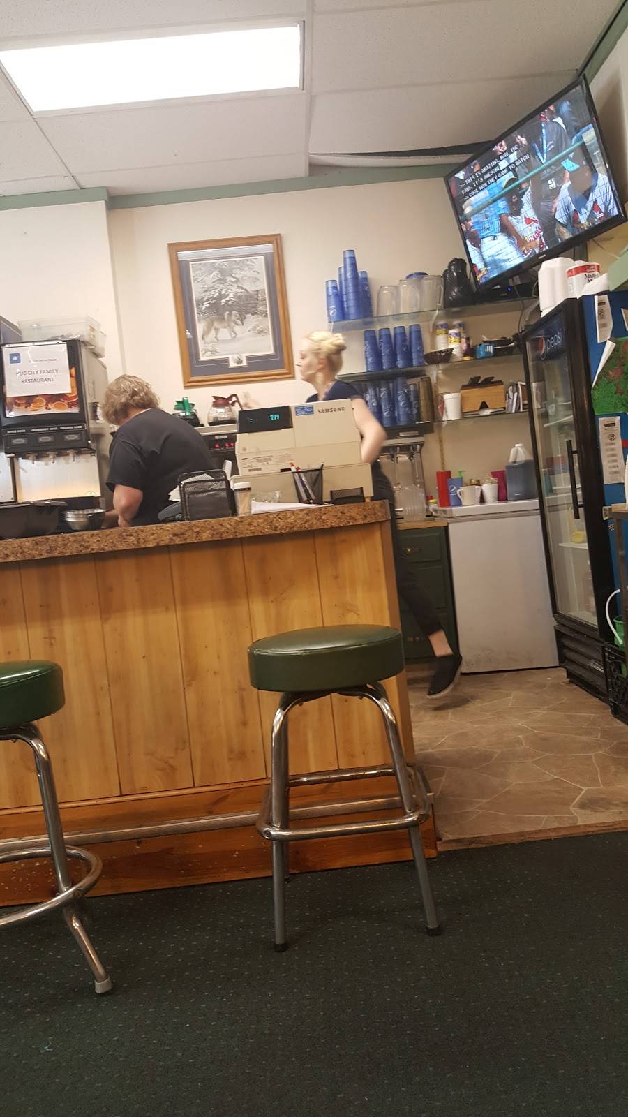 Hub City Restaurant | restaurant | 409 E Mill St, Plymouth, WI 53073, USA | 9208922829 OR +1 920-892-2829