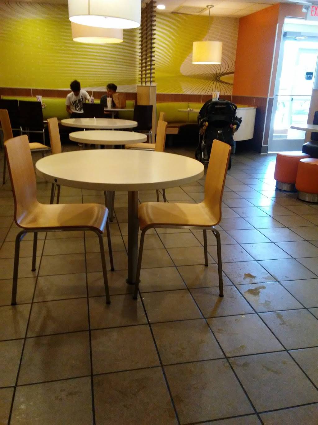 McDonalds | cafe | 420 E Capitol, Milwaukee, WI 53212, USA | 4149647485 OR +1 414-964-7485