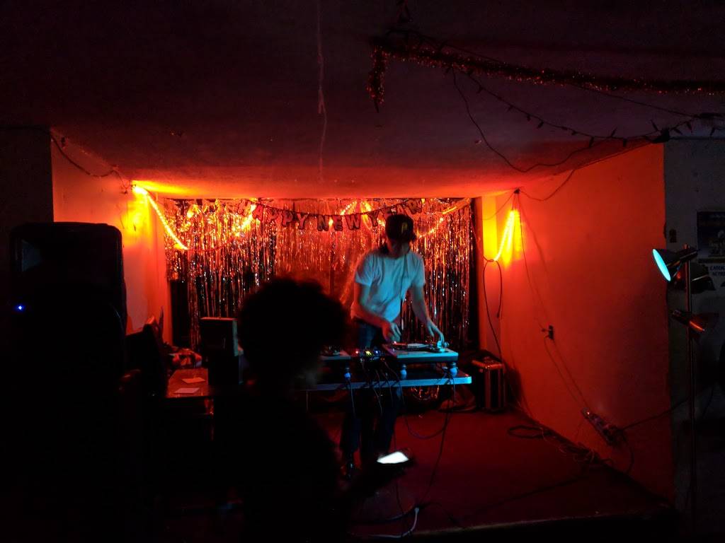 Tiptop Bar & Grill | restaurant | 432 Franklin Ave, Brooklyn, NY 11238, USA | 7188579744 OR +1 718-857-9744