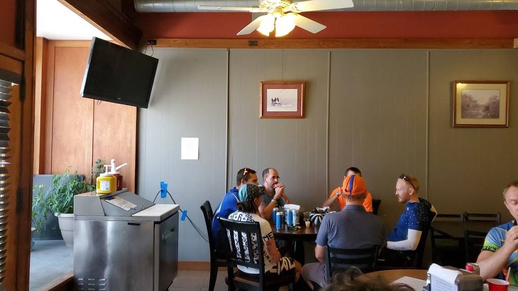 Westside Bar & Grille | restaurant | 127 S Chestnut Ave, Earlham, IA 50072, USA | 5157582916 OR +1 515-758-2916