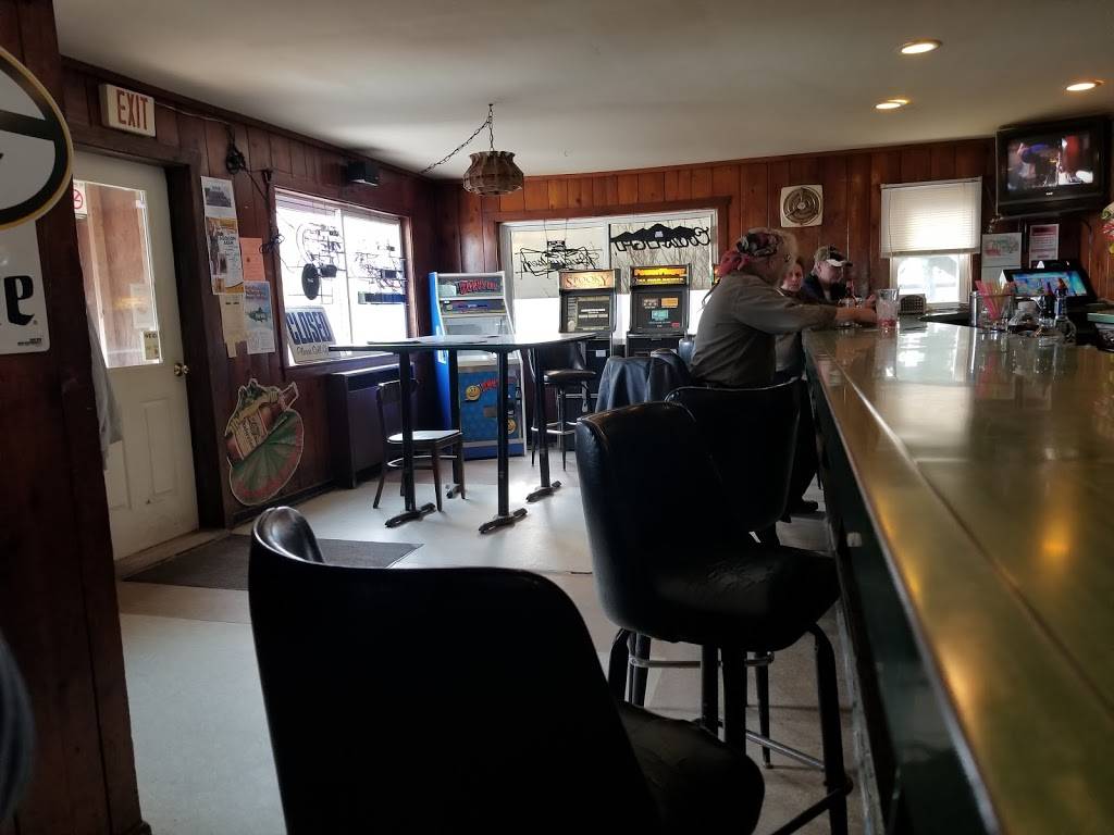 Tom And Jerrys Supper Club | restaurant | W15282 WI-64, Gilman, WI 54433, USA | 7154475431 OR +1 715-447-5431