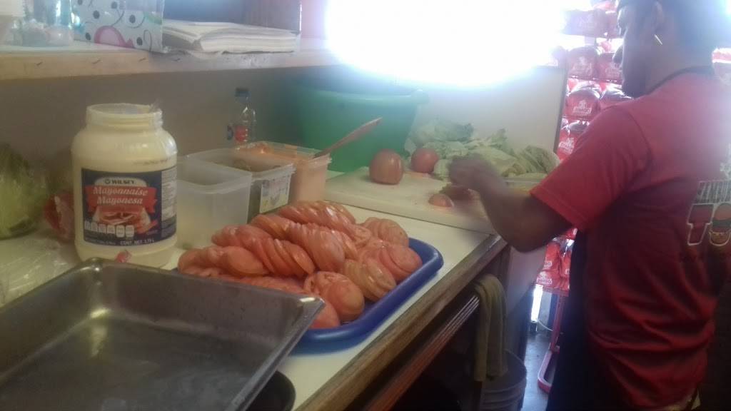 Hamburguesas Tom | restaurant | Paseo José María Morelos y Pavón 877, Industrial, 21430 Tecate, B.C., Mexico | 016651216987 OR +52 665 121 6987