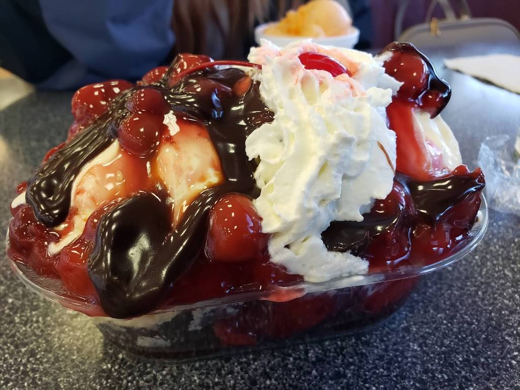 Braums Ice Cream & Burger Restaurant | restaurant | 401 S Andover Rd, Andover, KS 67002, USA | 3167334344 OR +1 316-733-4344