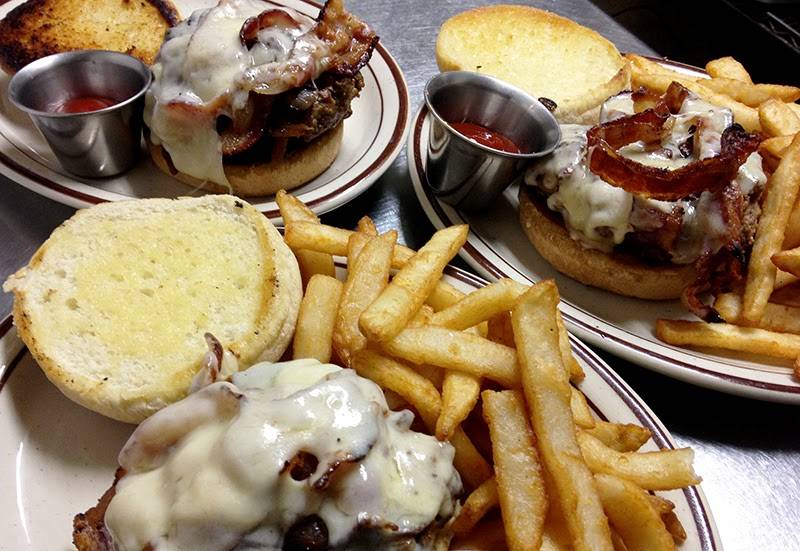 Blue Paddle Bistro | restaurant | 316 US-2, South Hero, VT 05486, USA | 8023724814 OR +1 802-372-4814