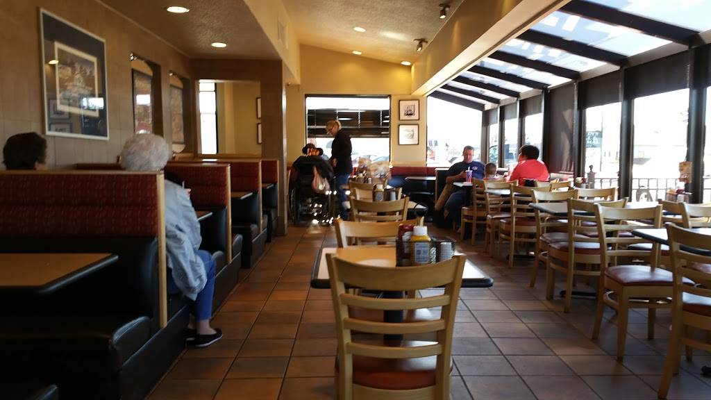 Dairy Queen Grill & Chill | restaurant | 1110 N Locust Ave, Lawrenceburg, TN 38464, USA | 9317622741 OR +1 931-762-2741