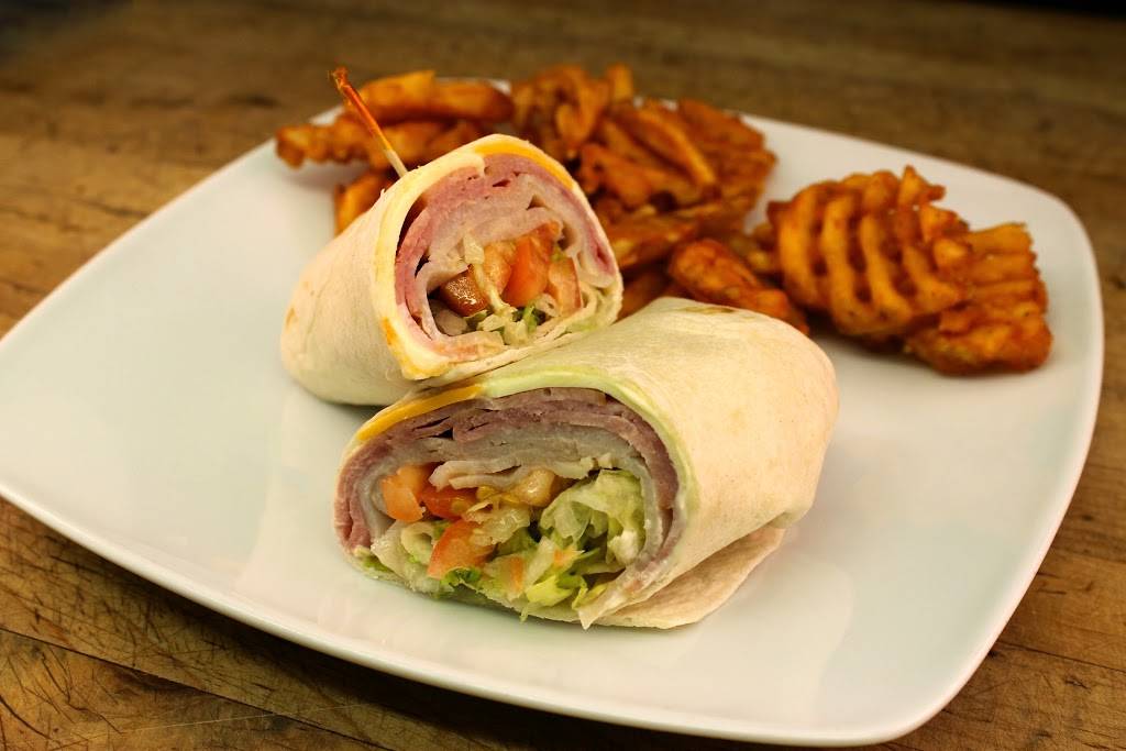 Shore Side Pub & Grub | restaurant | 1029 Main St, Manson, IA 50563, USA | 7124690017 OR +1 712-469-0017