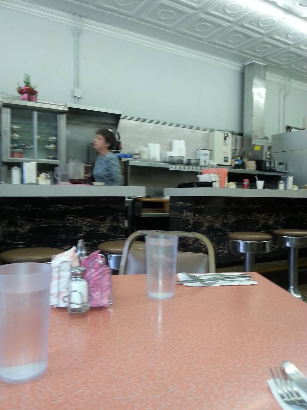 Petri Cafe | cafe | 1416 20th St, Granite City, IL 62040, USA | 6188769443 OR +1 618-876-9443