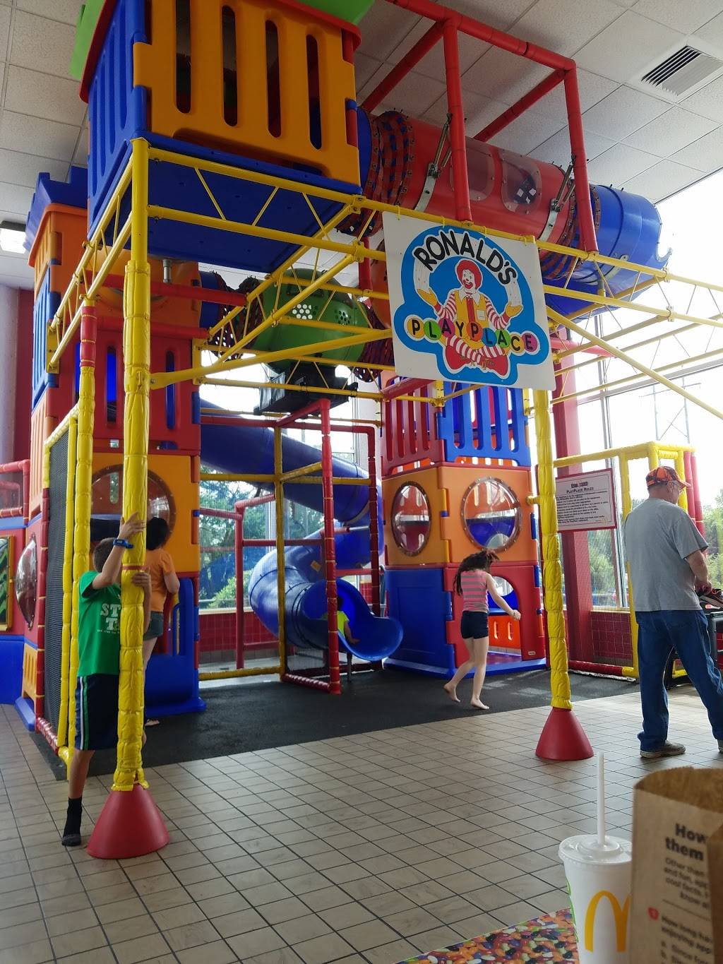 McDonalds | cafe | 1903 Fayetteville Rd, Van Buren, AR 72956, USA | 4794104065 OR +1 479-410-4065